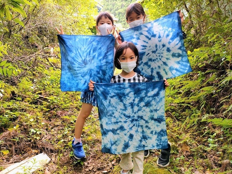 伝統ある本藍染を”経験”した子どもたち