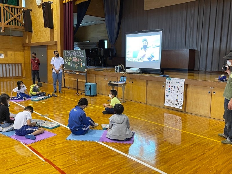 徳島県の海部小学校で授業を受ける子どもたちの様子