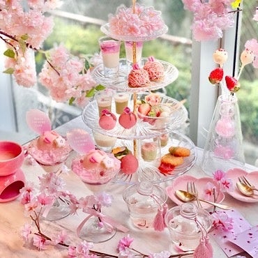 日本屈指のお花見の名所 中目黒 の目黒川沿いで 店内も窓の外の満開の桜を楽しめるhaute Couture Cafe オートクチュールカフェ 株式会社ｄｉｄｉｓｈのプレスリリース