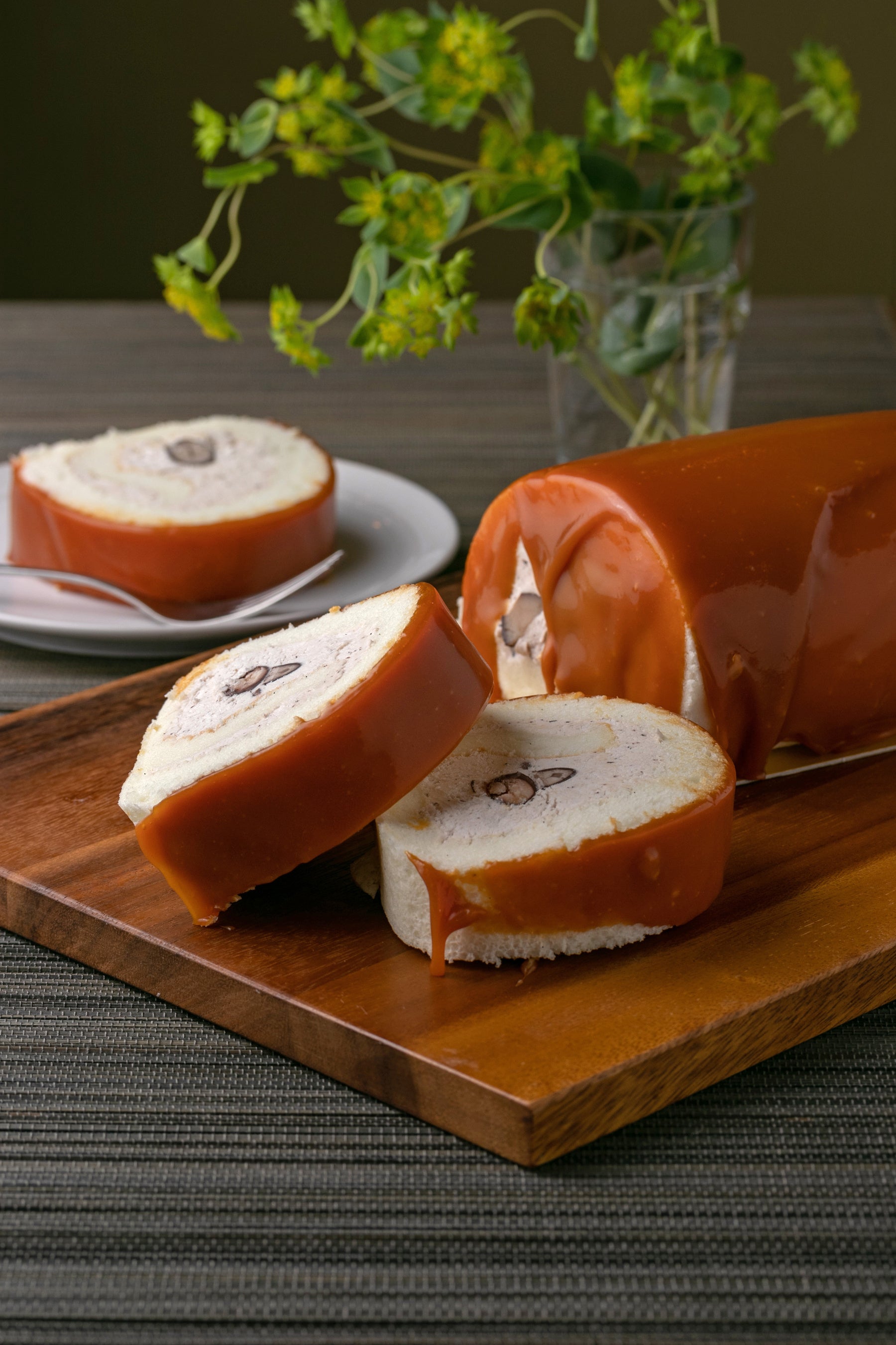 ARINCOロールケーキ　常陸大黒豆のプレミアム塩キャラメルロール