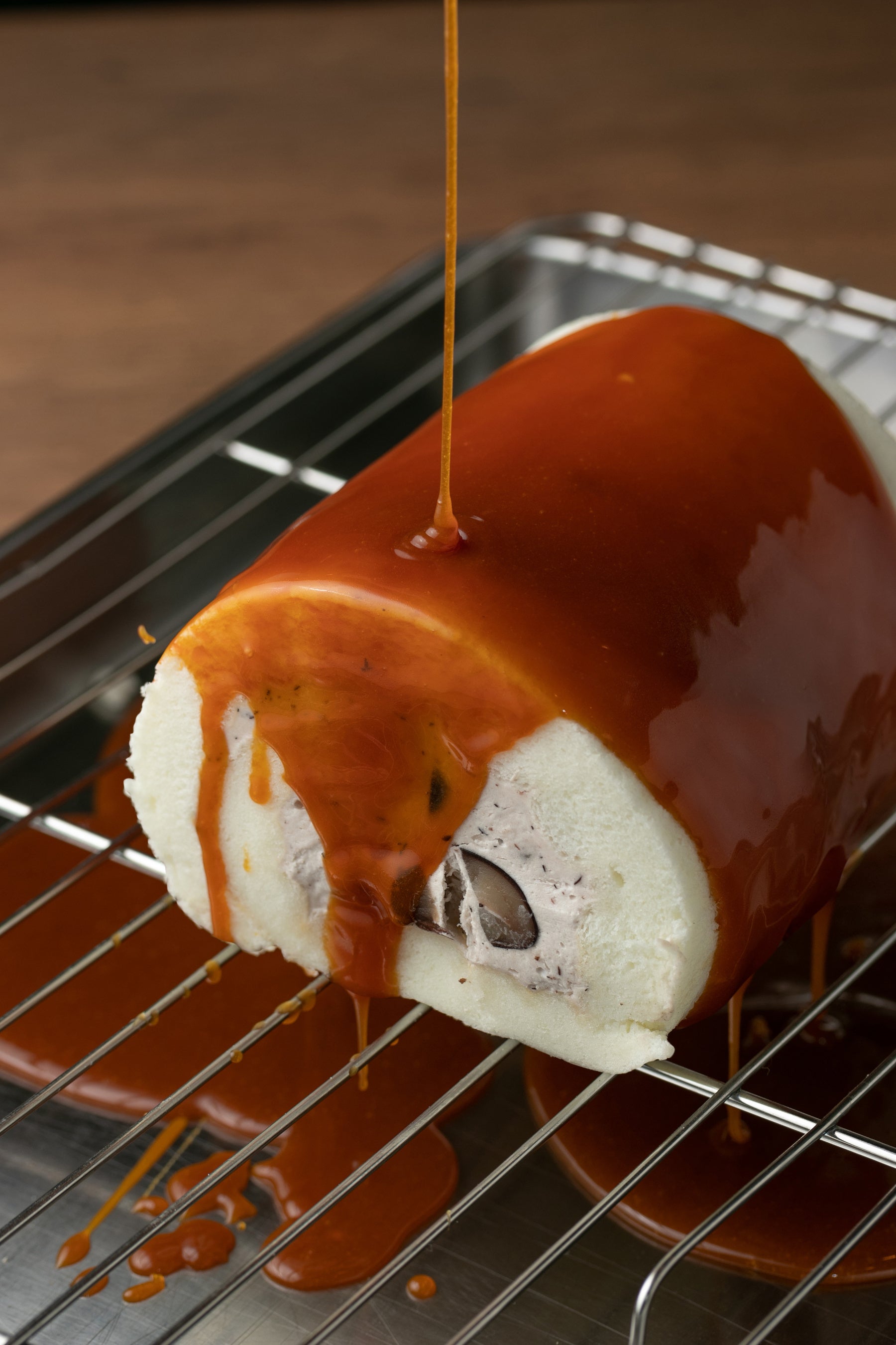 ARINCOロールケーキ　常陸大黒豆のプレミアム塩キャラメルロール