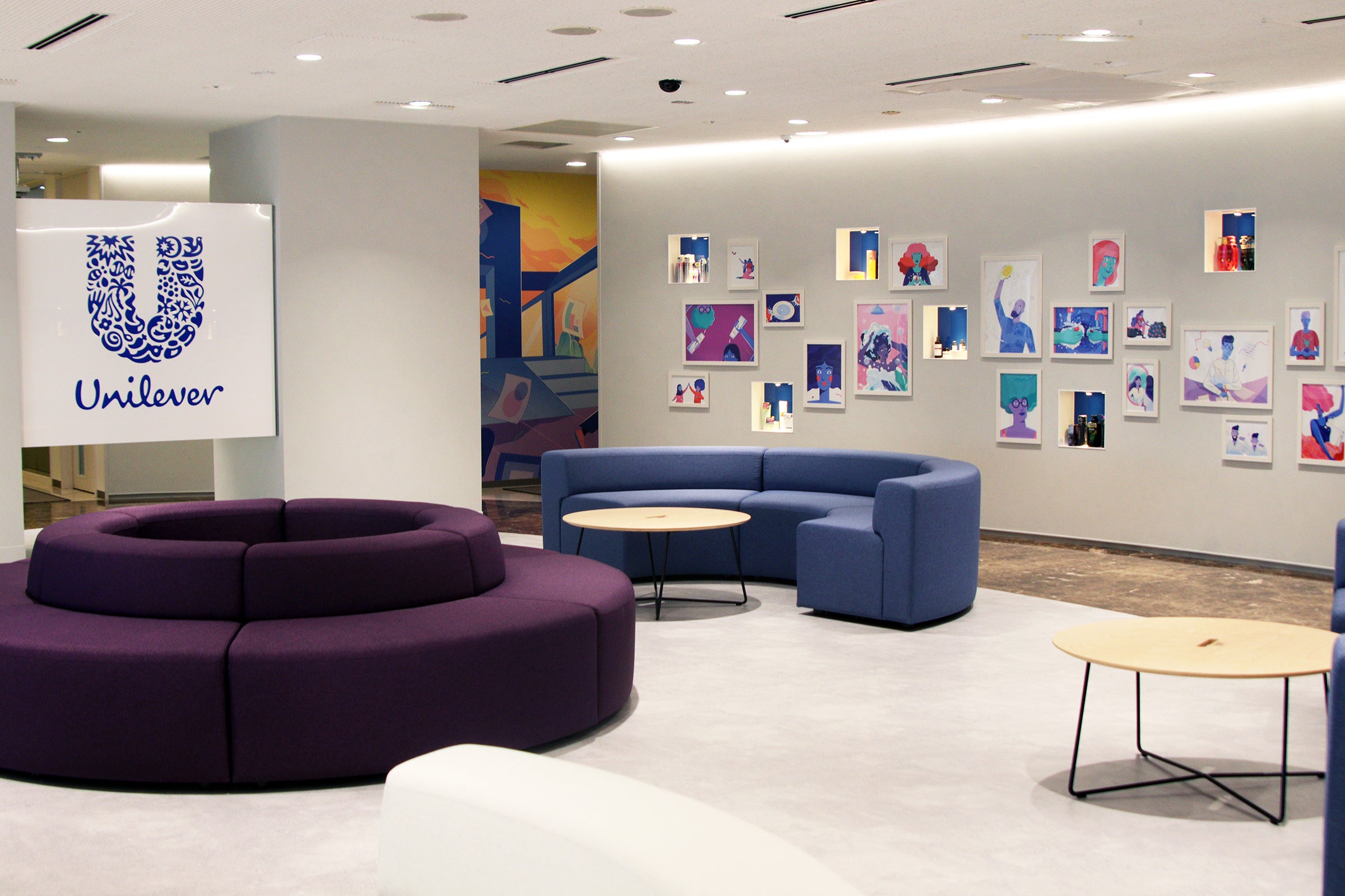 2024年5月のリノベーション後の本社ロビー