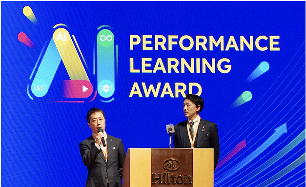 ＜株式会社ツムラ 医薬マーケティング部&nbsp; 製品教育課 課長 宮内清志氏　中村秀大氏のご登壇の様子＞