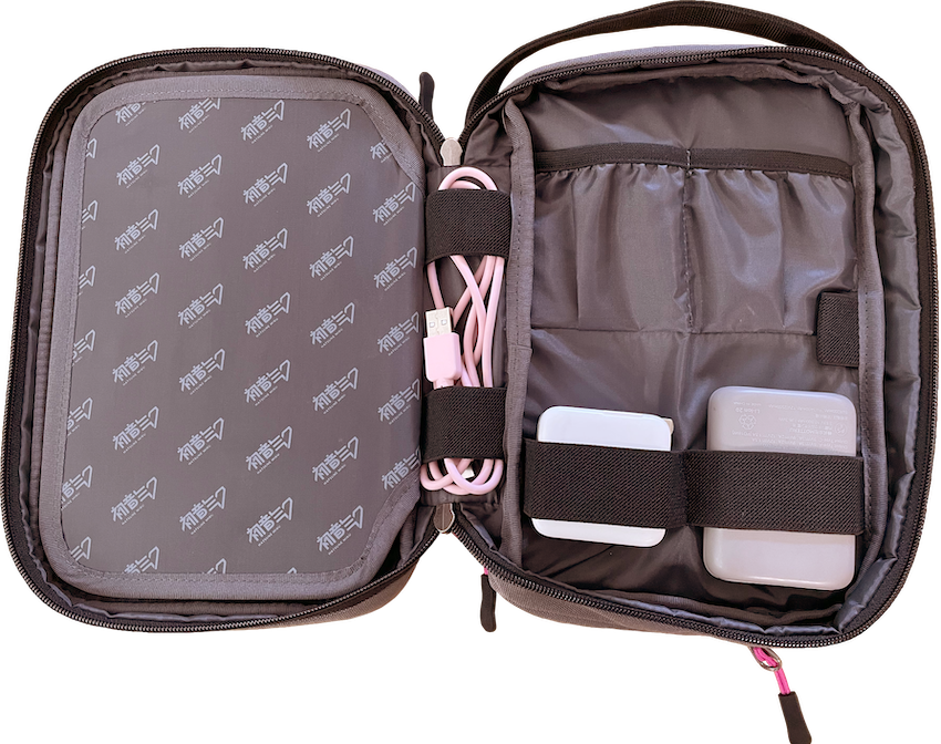 アウリンより、「初音ミク」デザインのガジェットポーチとシリコン