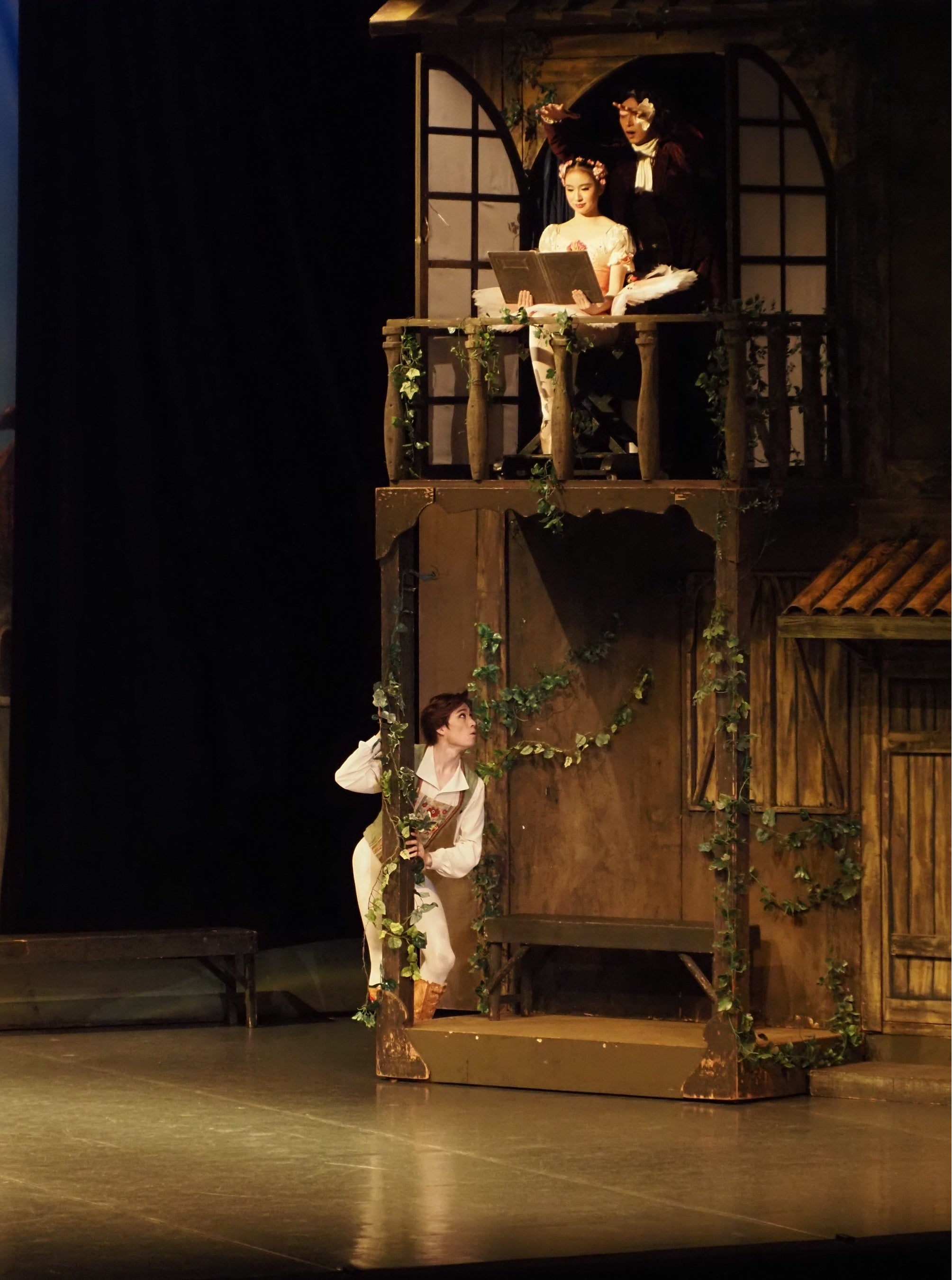 2021年ファミリーバレエ「コッペリア」1幕より《撮影：テス大阪》