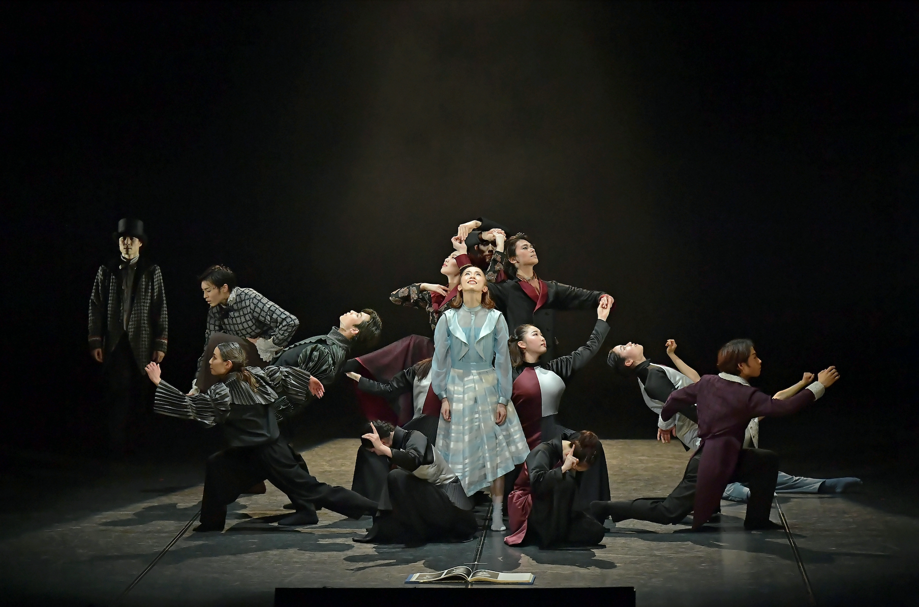 「創作リサイタル33」プログラムのひとつ 森優貴振付「囚われの国のアリス」撮影：岡村昌夫（テス大阪）