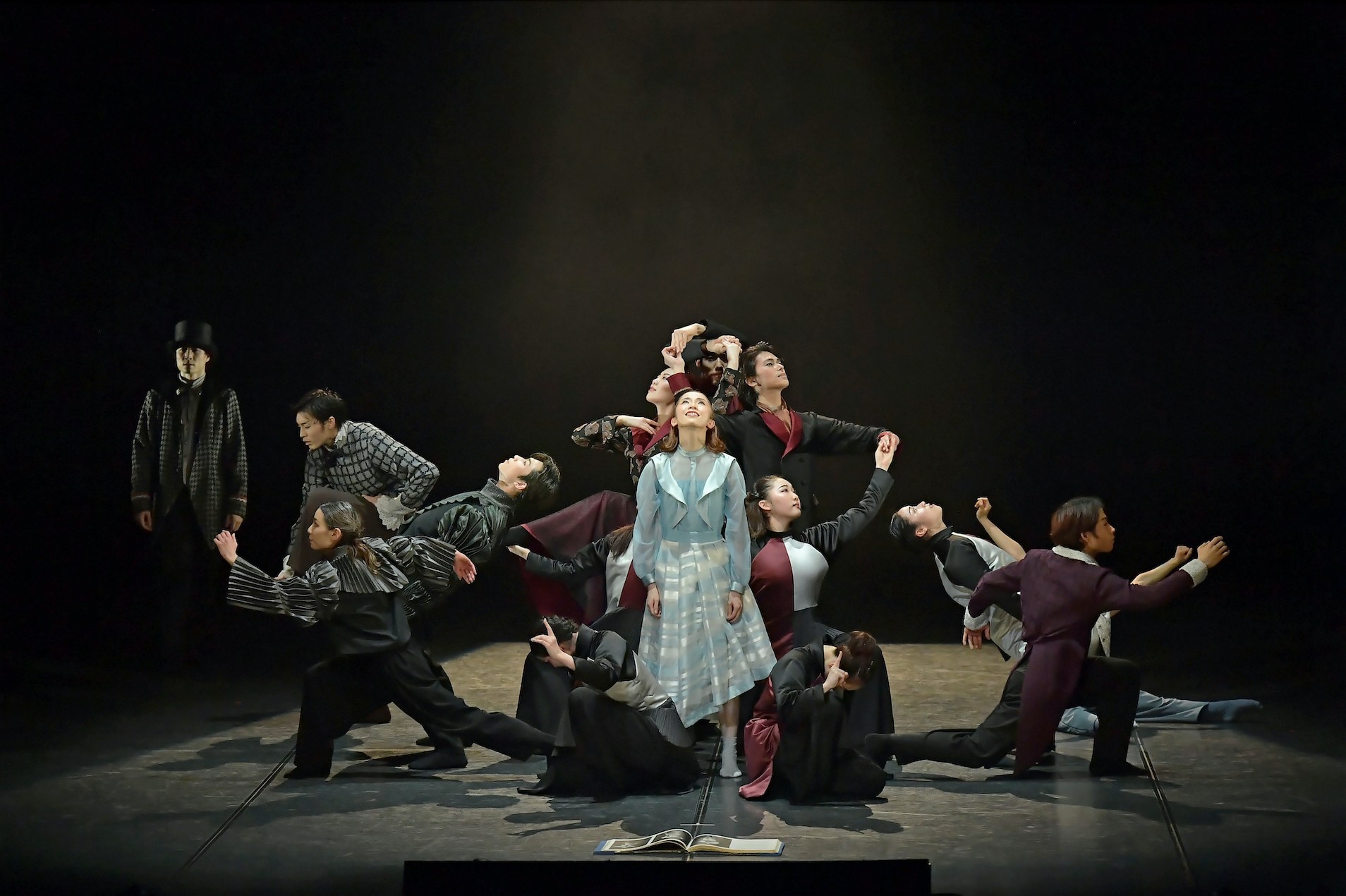 森優貴振付「囚われの国のアリス」撮影：岡村昌夫（テス大阪）