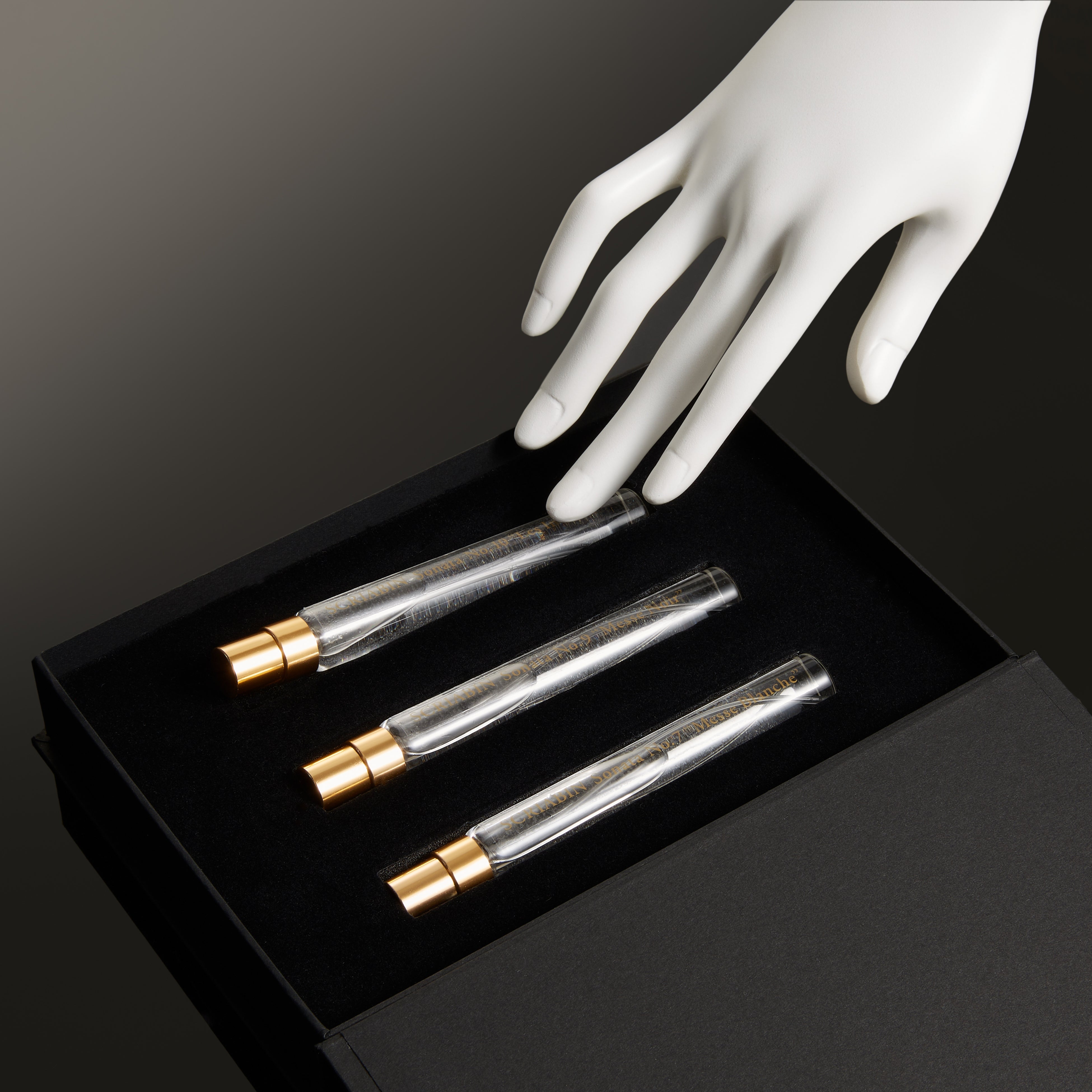 ピアノの鍵盤をイメージし、角を押すことで取り出せます