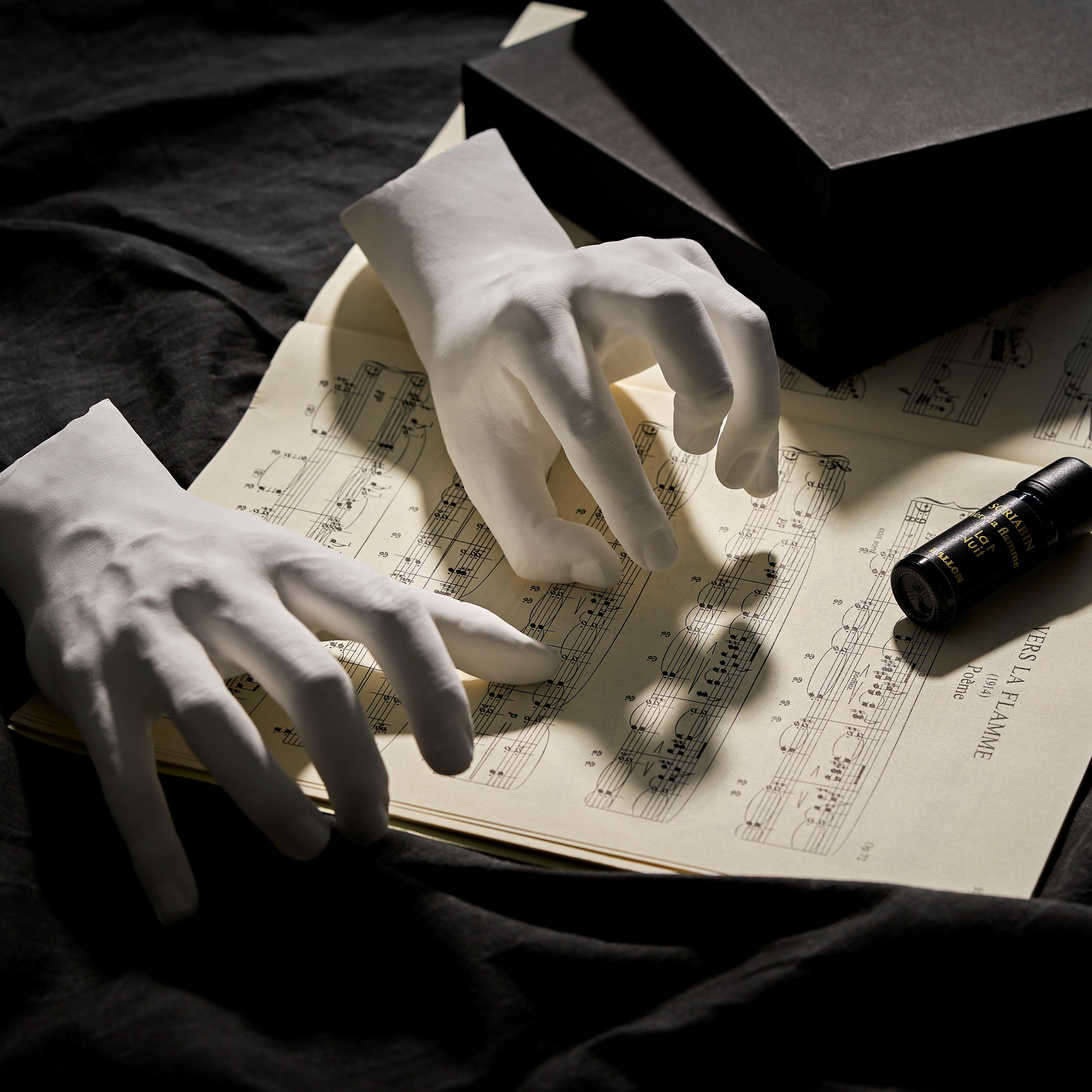 「詩曲 炎へ向かって」アロマオーナメント セット（右手）、（左手）　日本製