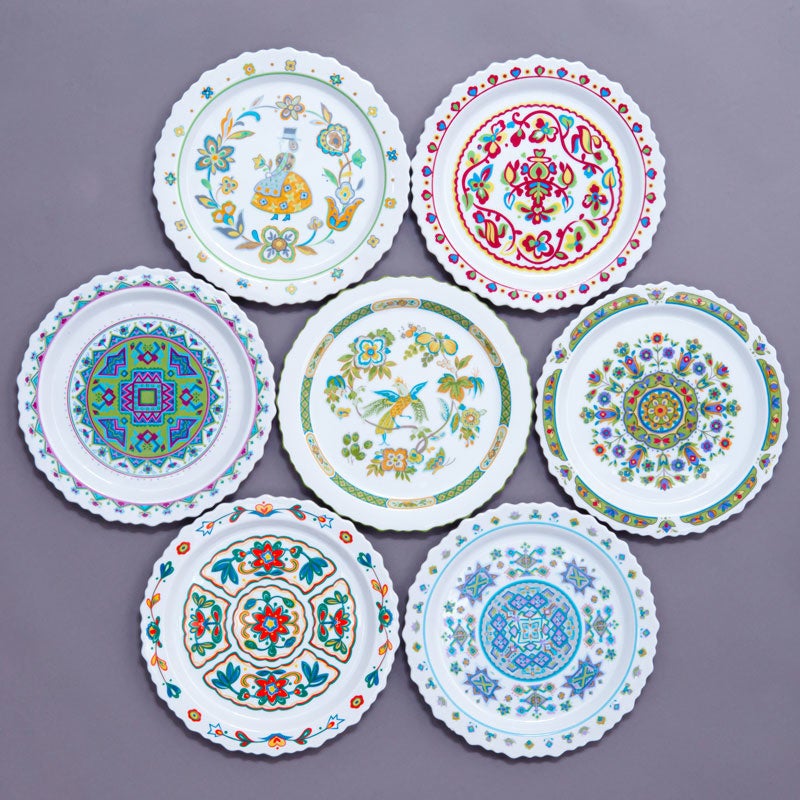 《JADE GARDEN》《BALALAIKA》《BASQUE》《HELLESPONT》《AMISH COUNTRY》《LAPLAND》《HELSINKI》いずれも昭和46（1971）年　三郷陶器株式会社　個人蔵