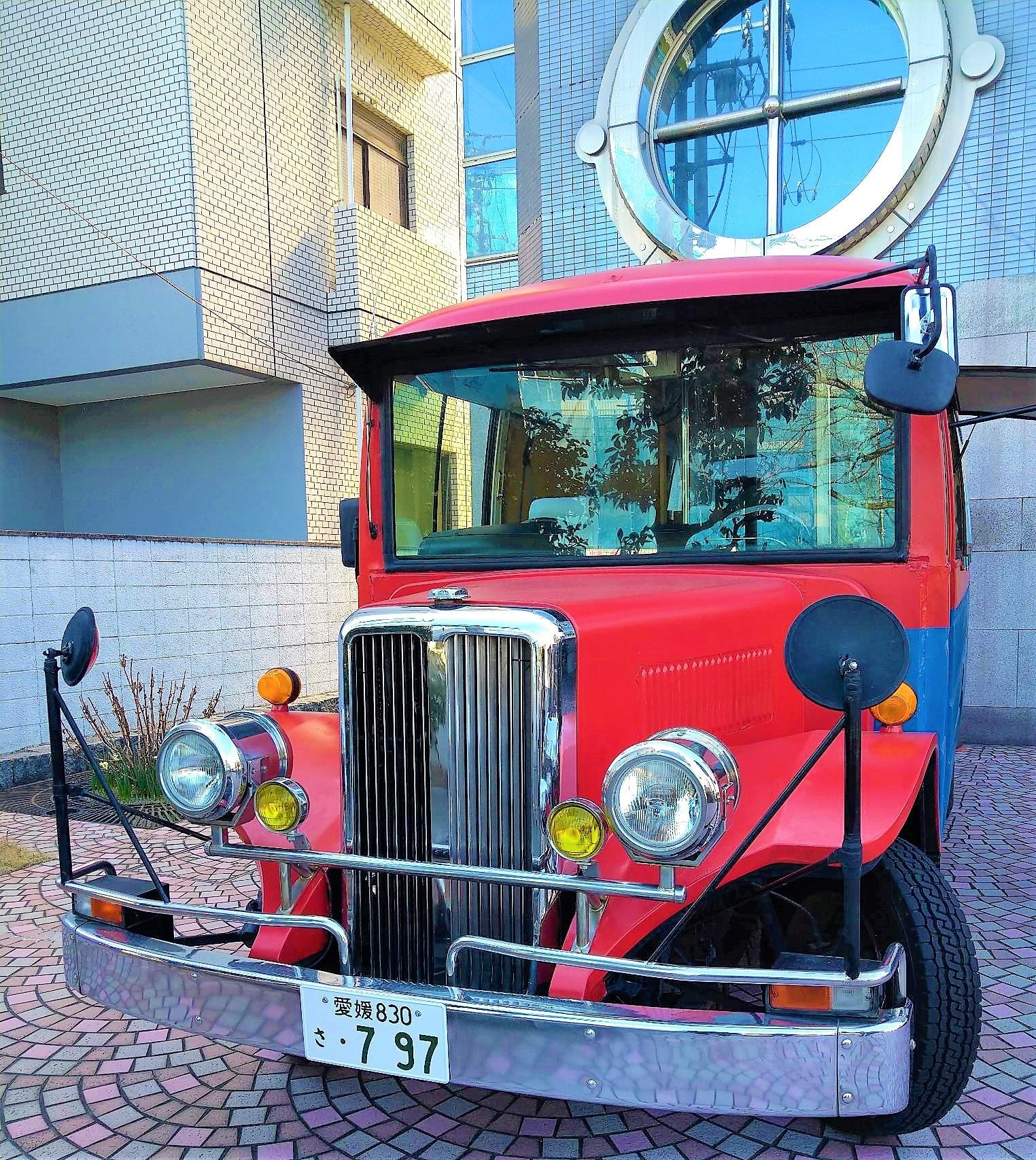 レトロな顔立ち