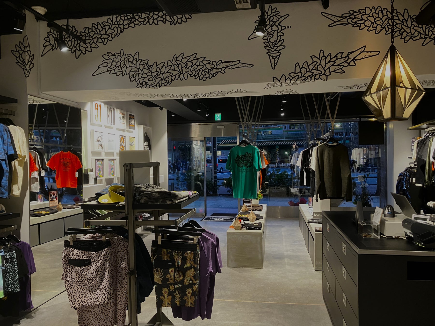 VOLCOM STORE SHIBUYAでsense氏のライブペイント&スケートボードデッキプレゼント! VOLCOM STORE SHIBUYAでsense氏のライブペイント&スケートボードデッキプレゼント!