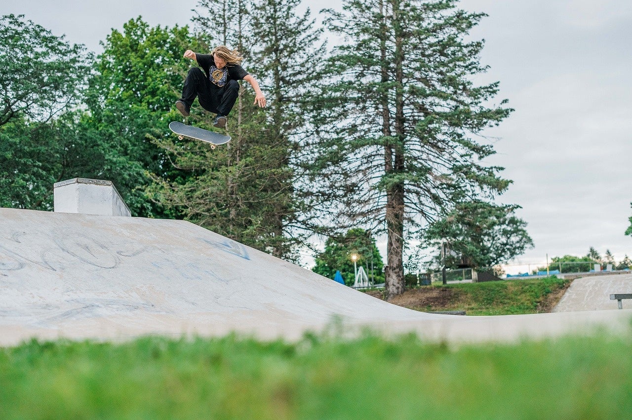 「アレック・マジェラスのシグネチャープロダクトが登場！VOLCOMの新コレクションにキャンプテーマも」というタイトルに改善できます。