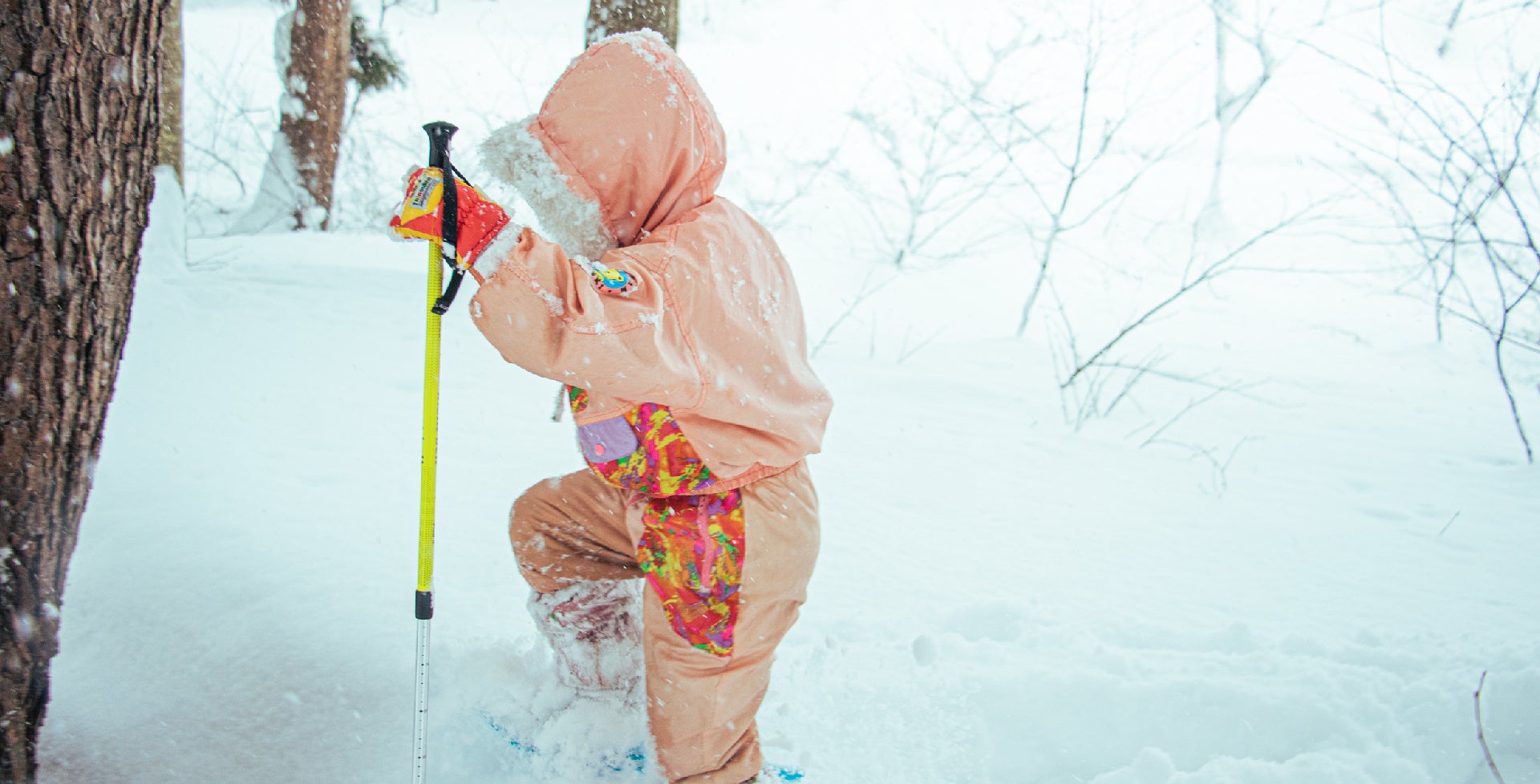 子どもでも簡単に雪の上を歩くことができる