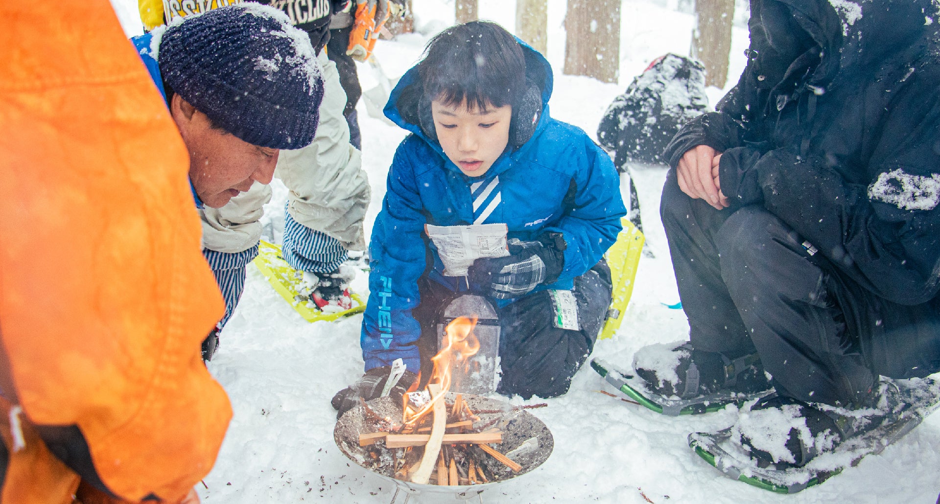 焚火を囲んで休憩タイム