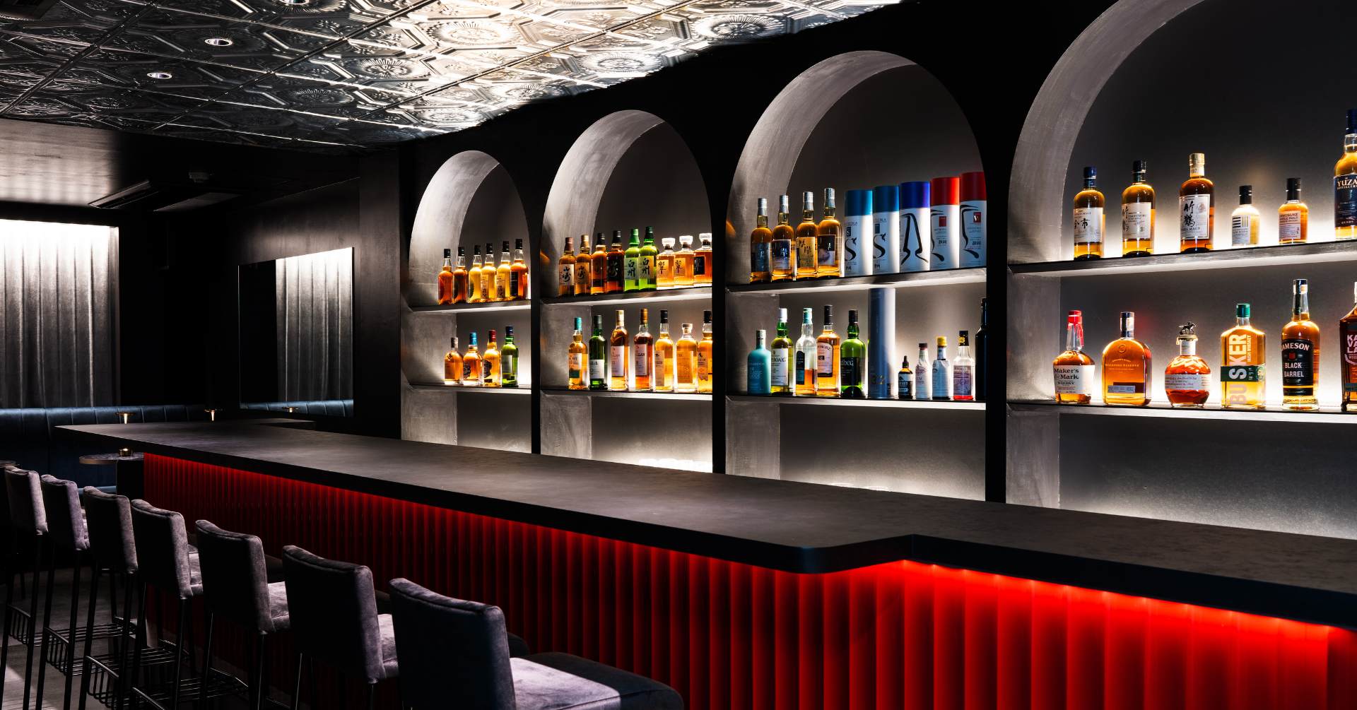 海外のBARをイメージした店舗内装