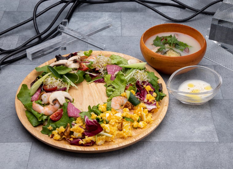 ♪君に触れた時から「君触れ？黄身触れ？その日野菜の気まぐれリングサラダ」