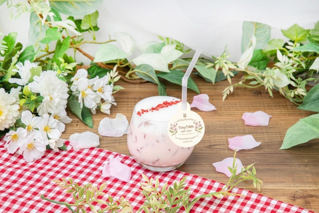 ベビーピンクアイスラテ