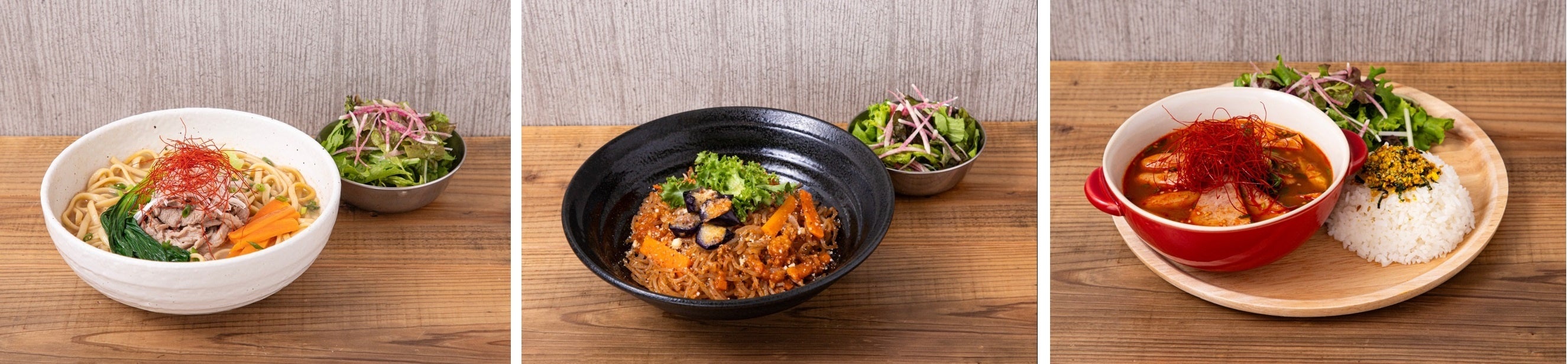 JUN　牛肉麺、HOSHI　チャプチェパスタ（ボロネーゼ）、WONWOO　プデチゲ