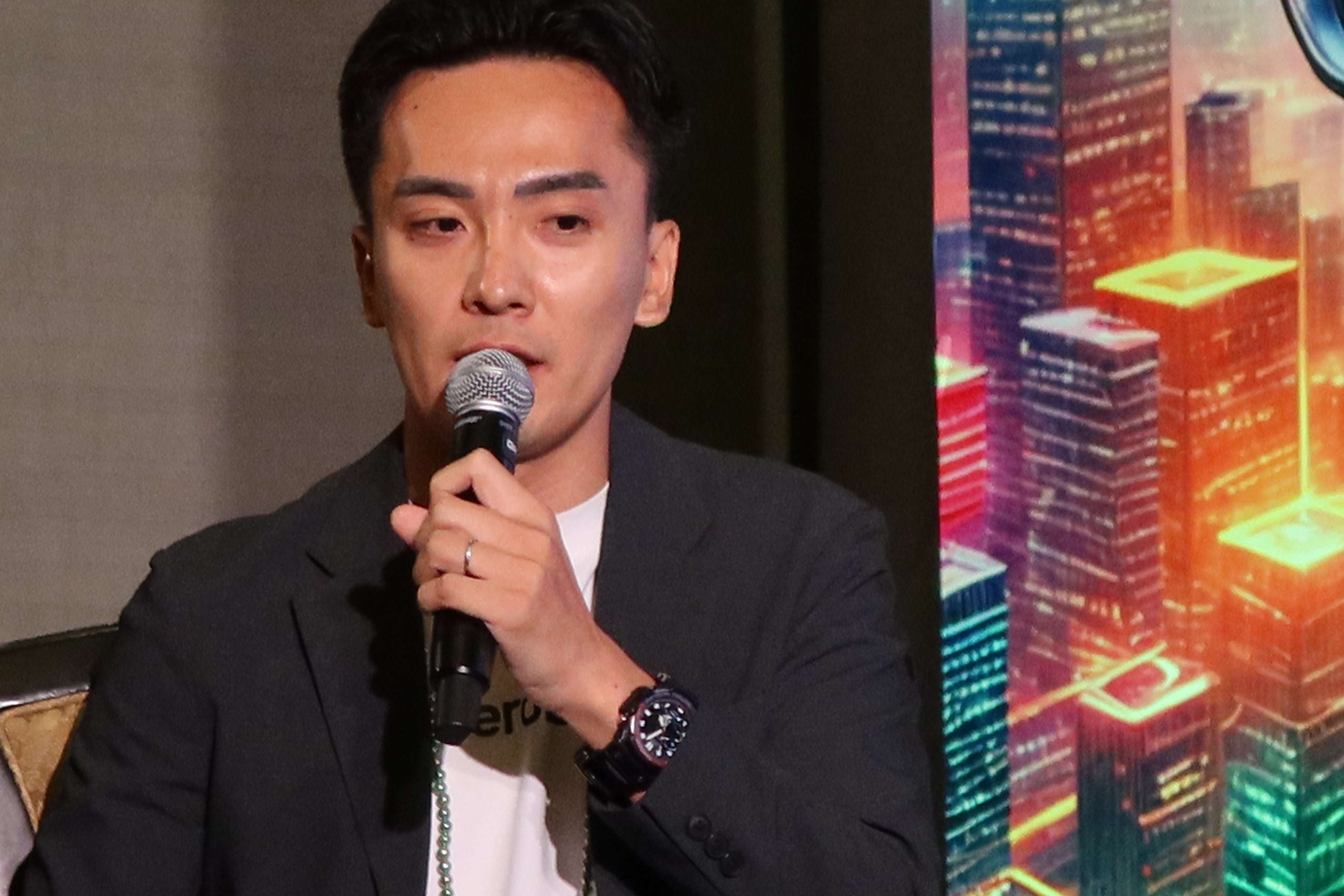 プレゼンをするゼロボードタイ代表 鈴木慎太郎