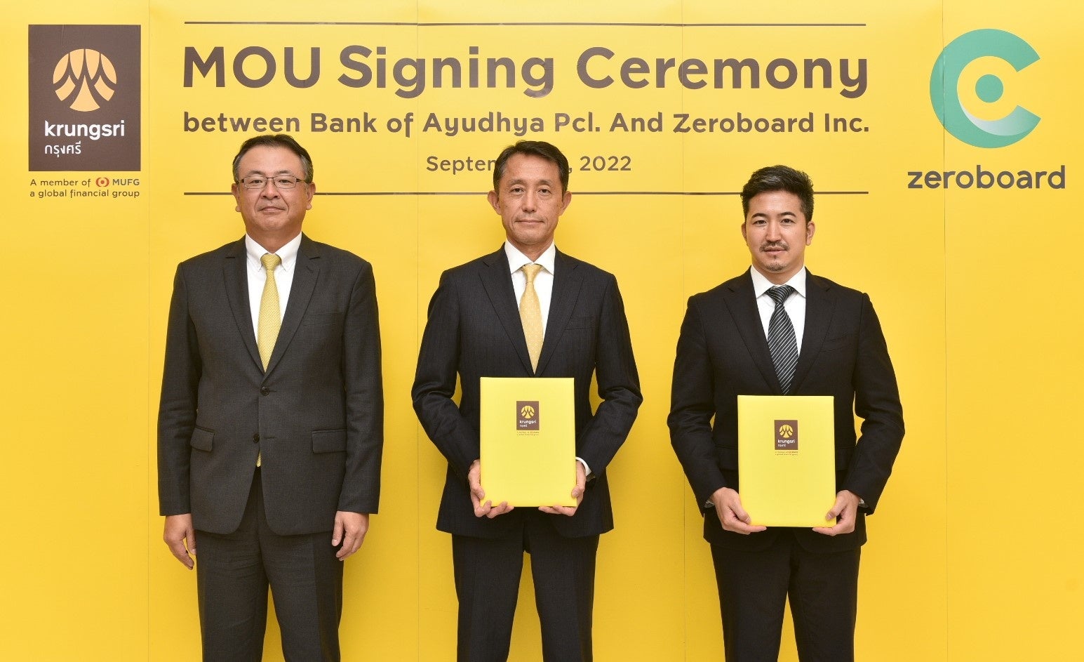 締結式の様子 （写真左より）アユタヤ銀行　堀尾 哲亨 副頭取、秋田 誠一郎 頭取、ゼロボード代表取締役 渡慶次 道隆