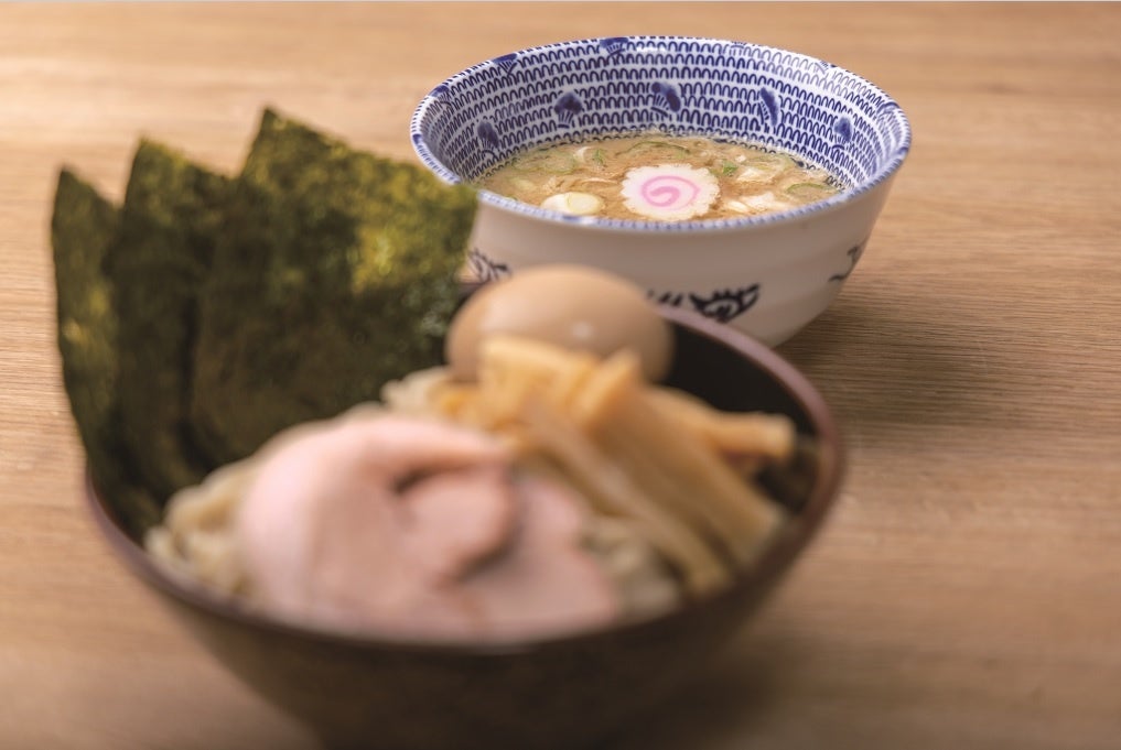 画像は特製つけめん(本商品と具材が異なります)