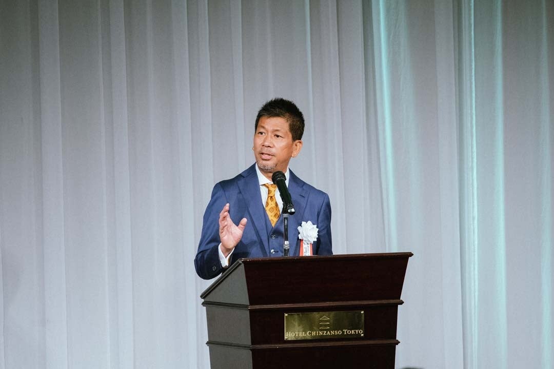 リブラン　代表取締役会長　鈴木雄二