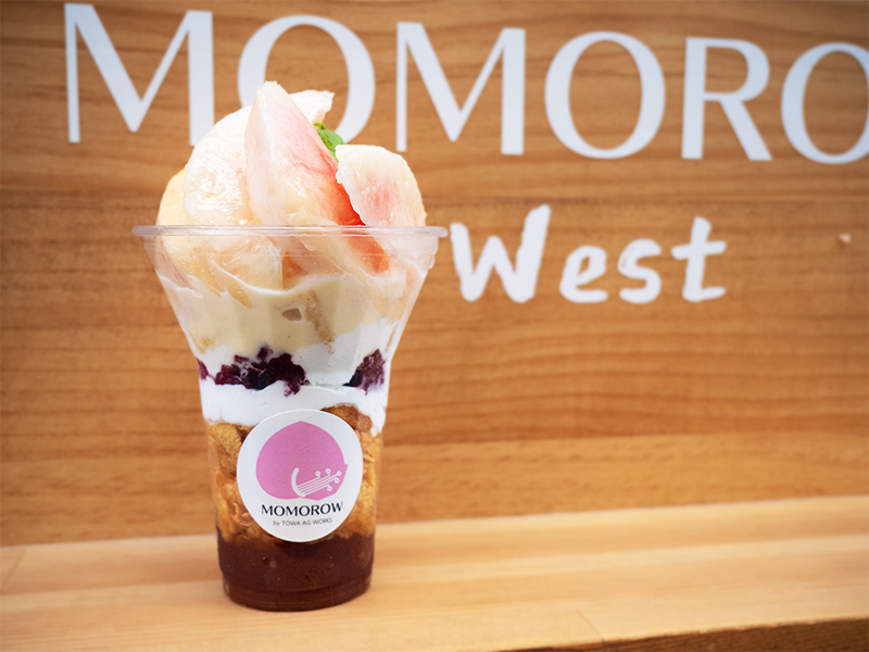 プレミアムフレッシュピーチパフェ　1,380円（税込）