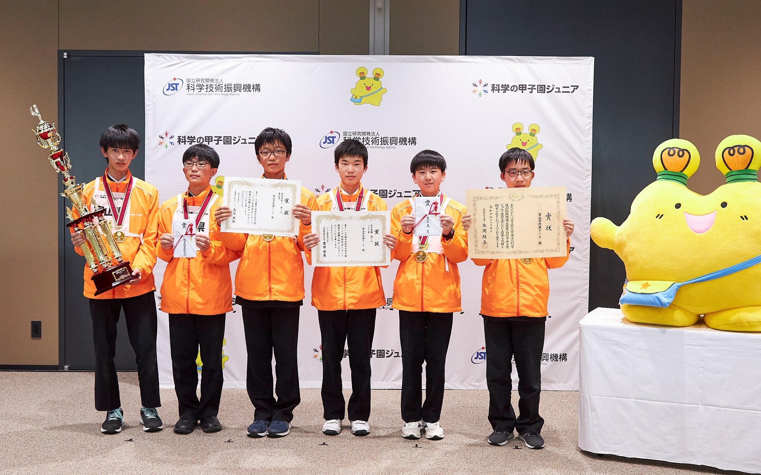 21世紀のパイオニア 高等部5年の歩み　育とう!伝持の人に　少年部10年のあゆみ Amazon.co.jp: ジュニアハイスクールD×D 転校生はサムライガール