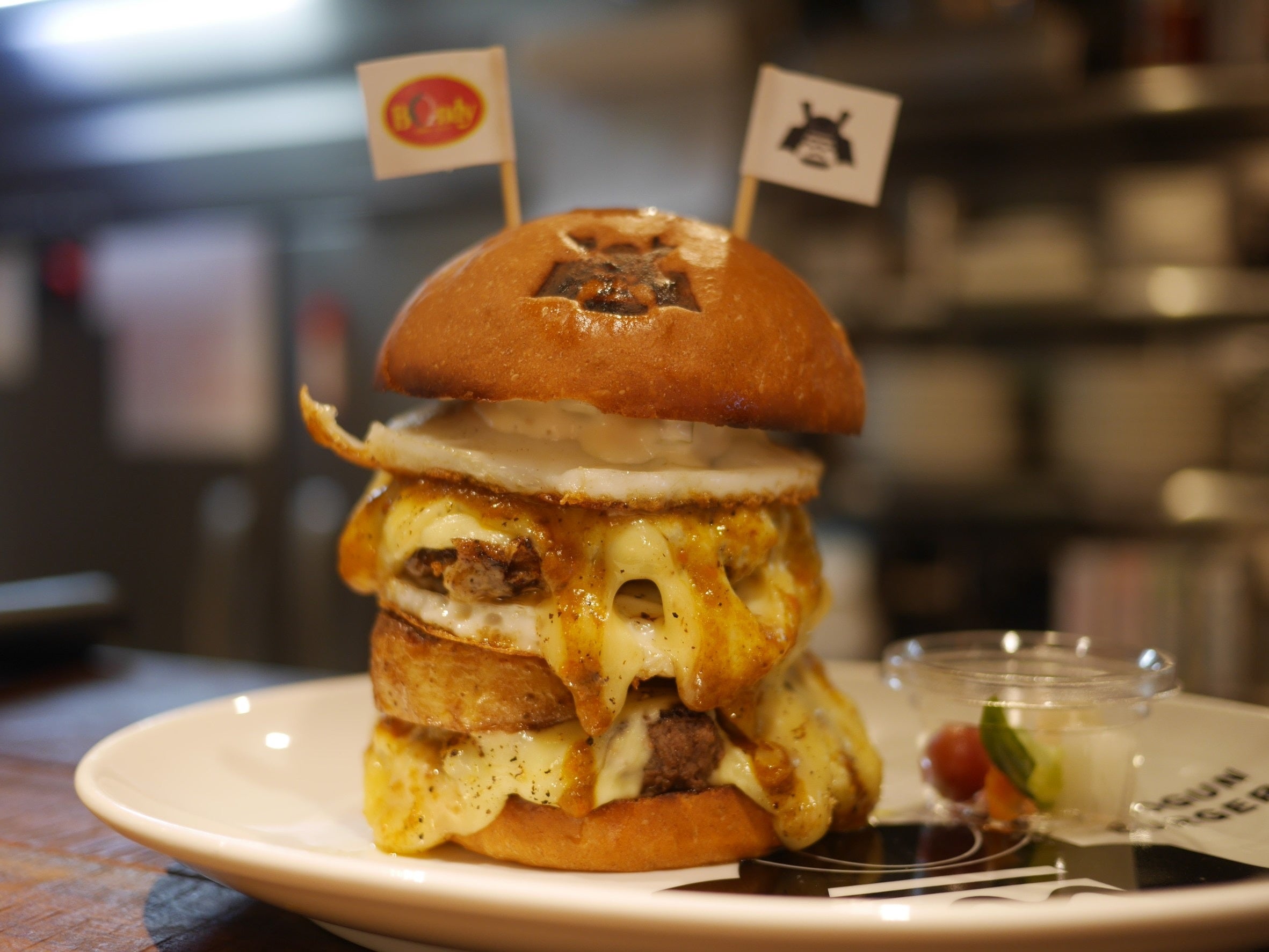 ダブルボンディカレーバーガー