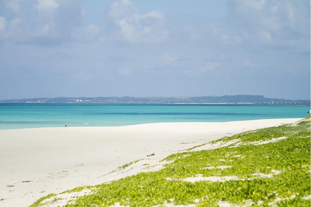 ▲多くの観光客が訪れる美しい宮古島だが、観光だけに頼らない持続的な発展が求められている