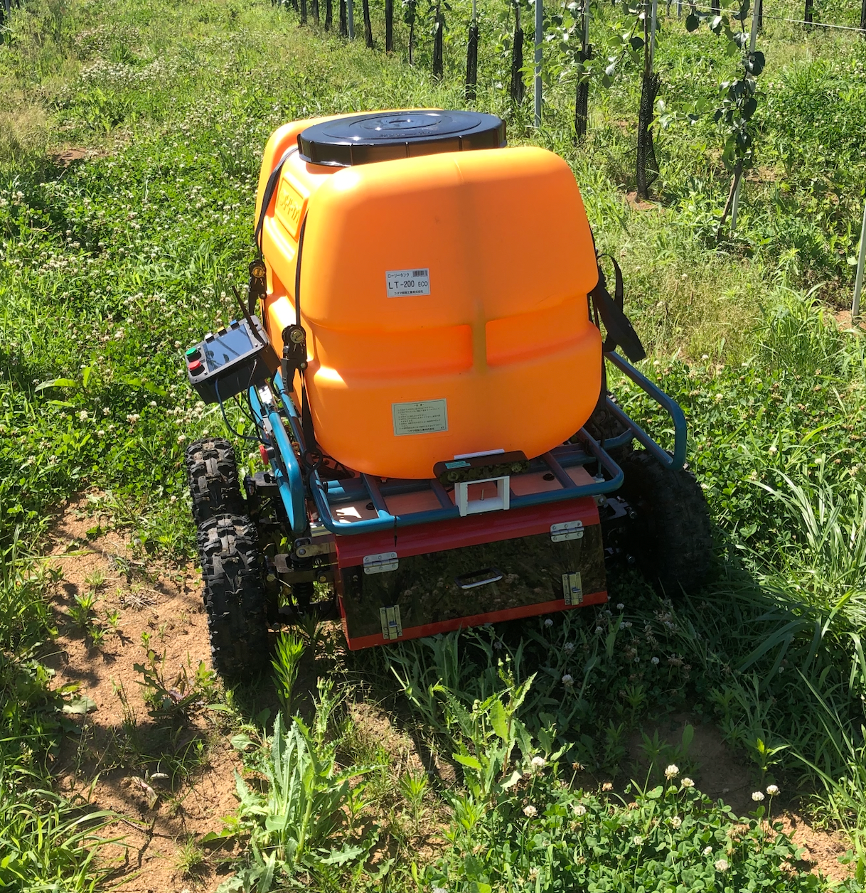 今後はタンクを積んでの肥料・農薬散布などのサービスも開発予定