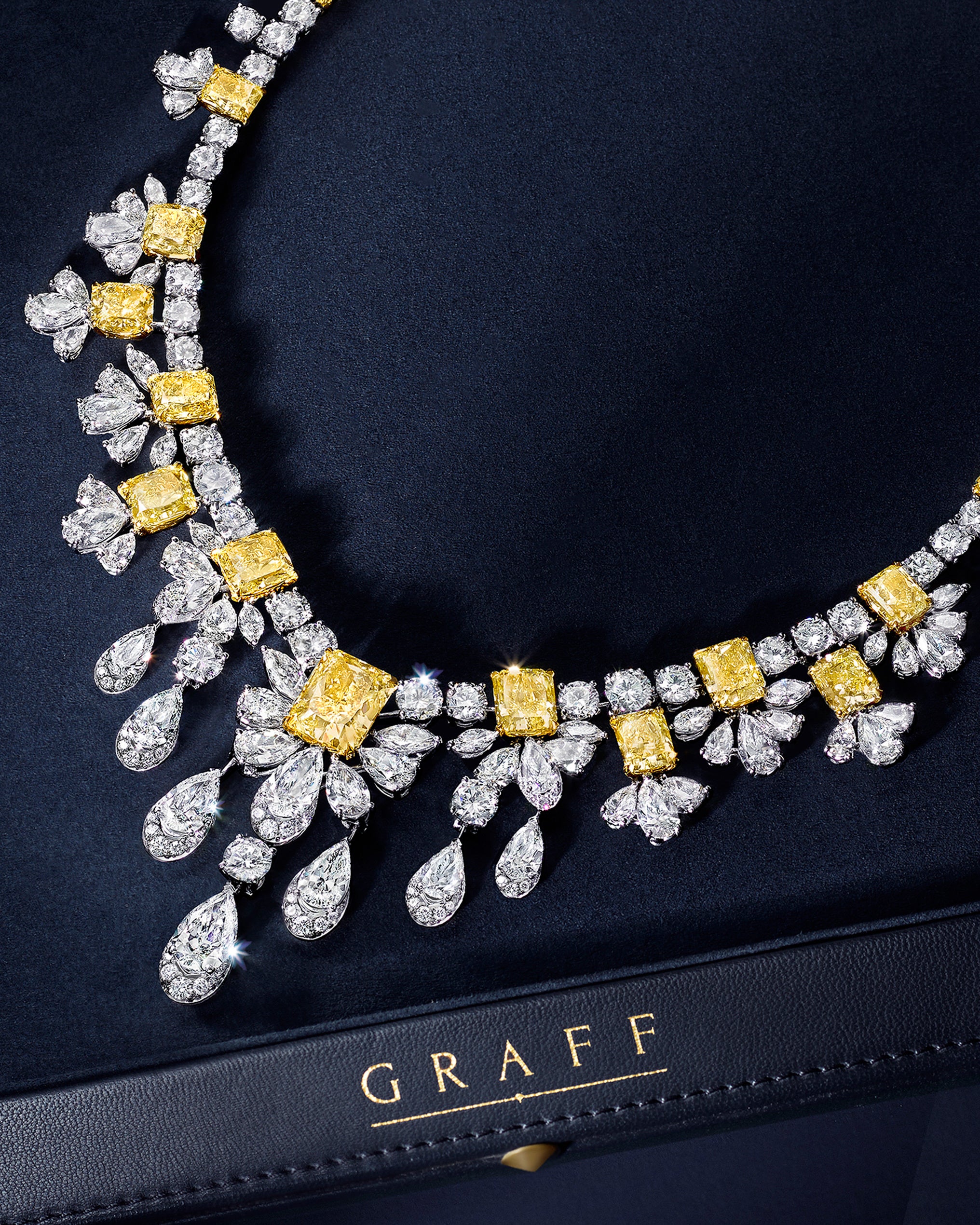 イエロー＆ホワイトダイヤモンドネックレス（138.80 カラット)