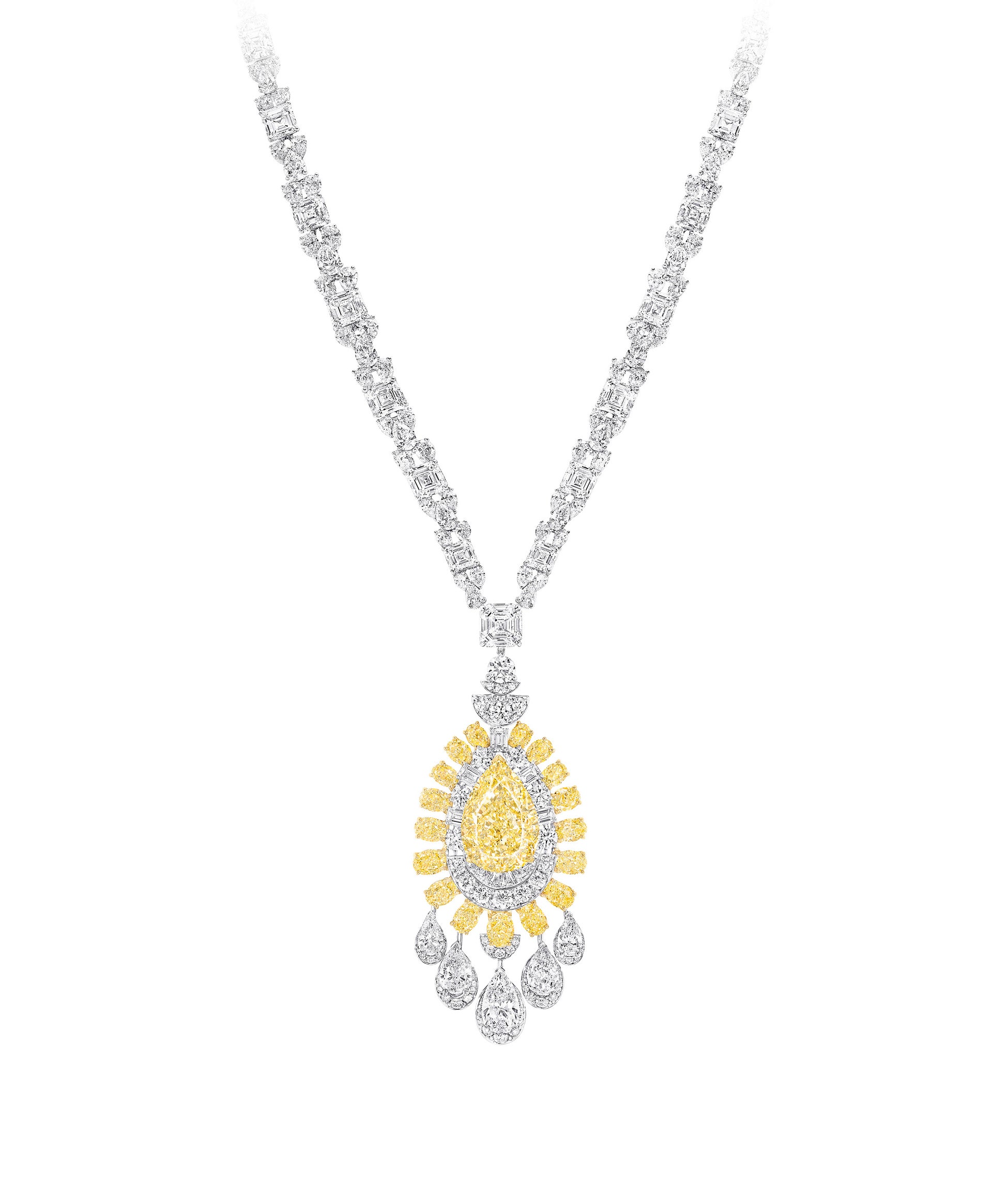 初披露された30.28 カラットを誇るファンシーインテンスイエロー ペアシェイプダイヤモンド ネックレス。トータル167.85 カラット