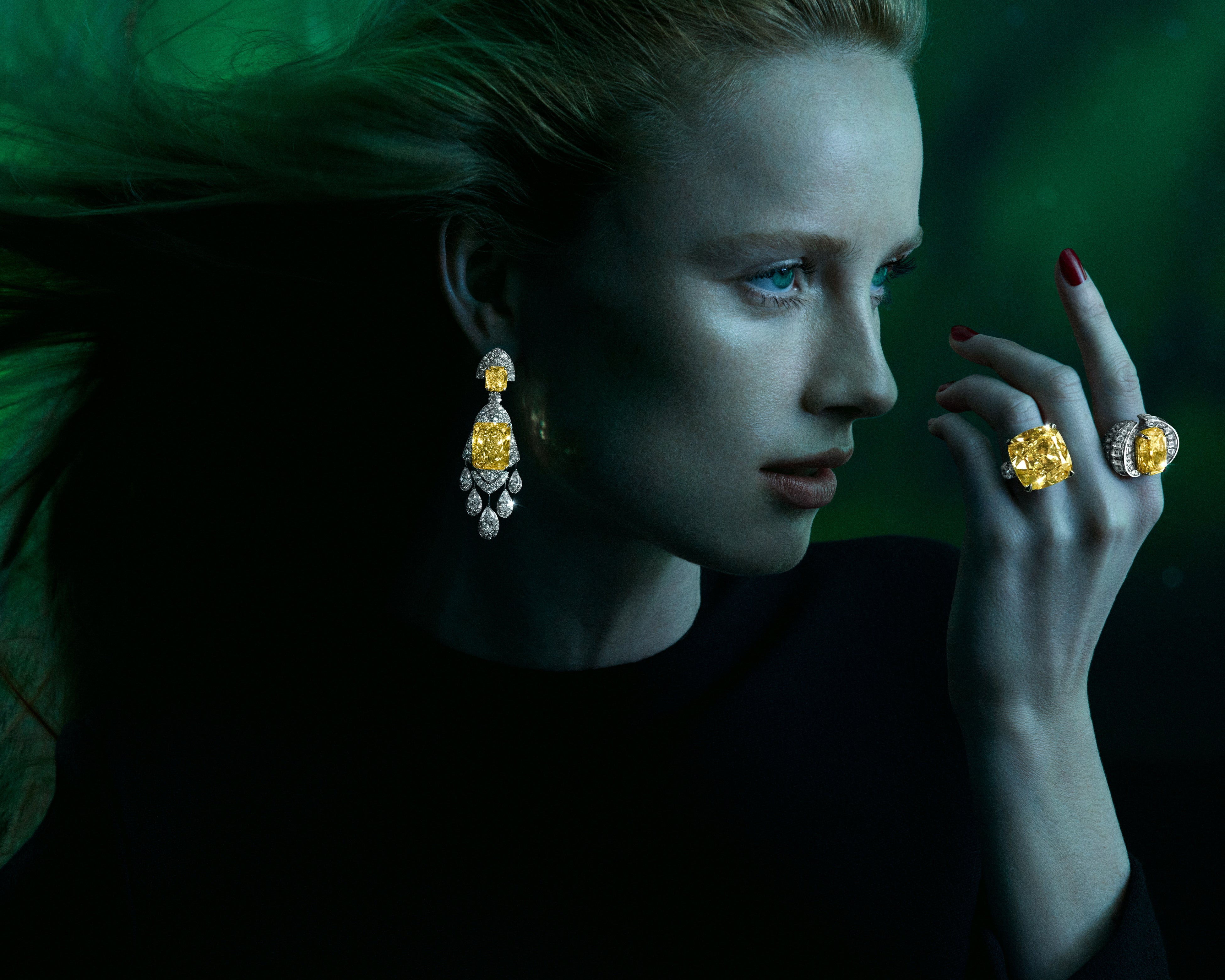 グラフの新キャンペーン「GALAXIA」でフィーチャーされる ファンシー イエローダイヤモンド＆ダイヤモンド ジュエリー