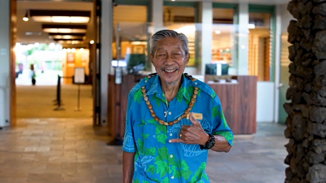 ベルアテンダントのボビー・バライダン