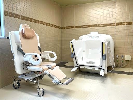 車いすや寝たきりの方に向けた介護浴槽設備