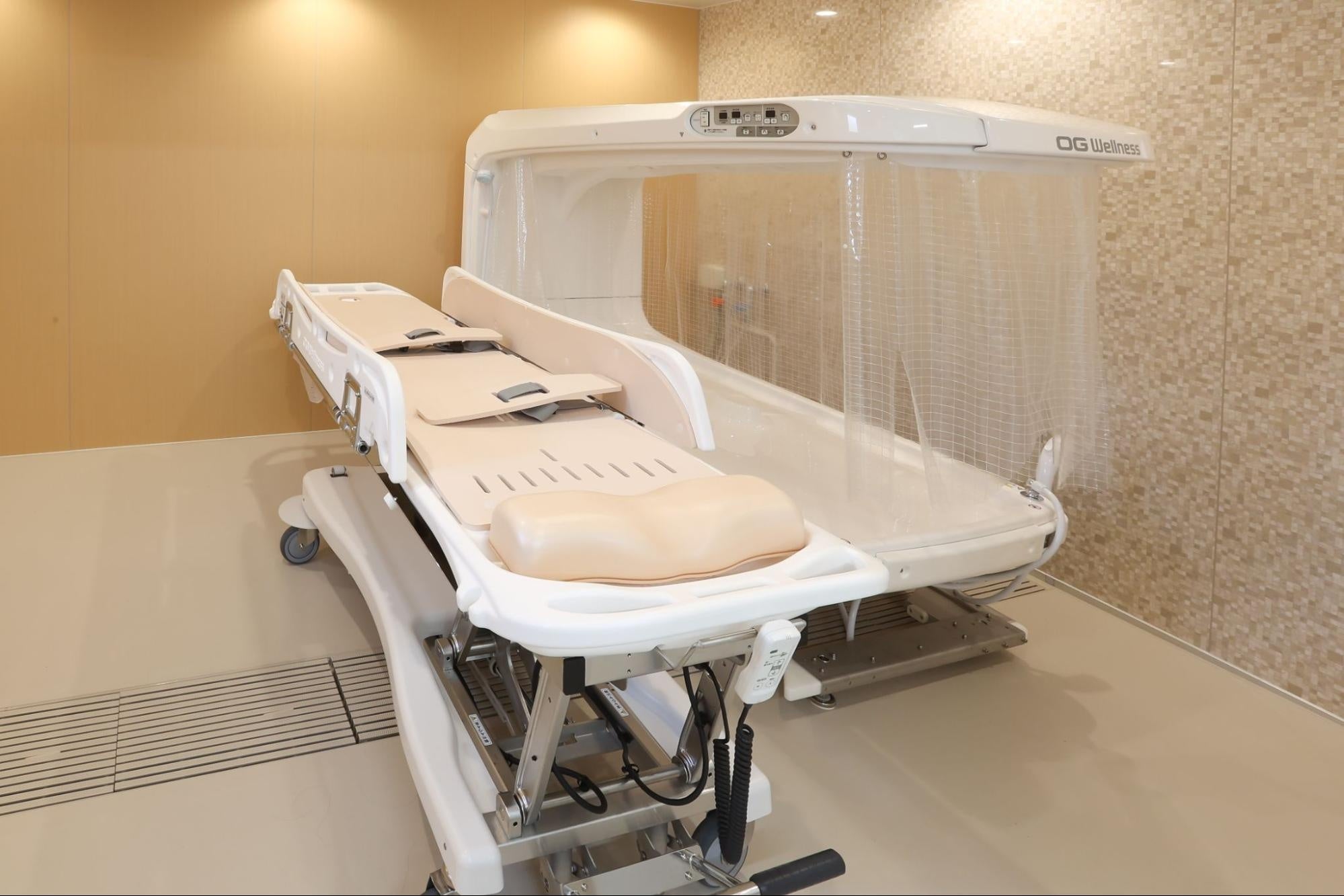 車いすや寝たきりの方に向けた介護浴槽設備