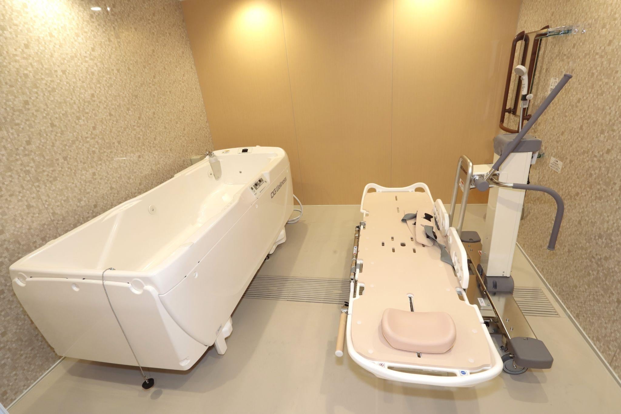 車いすや寝たきりの方に向けた介護浴槽設備