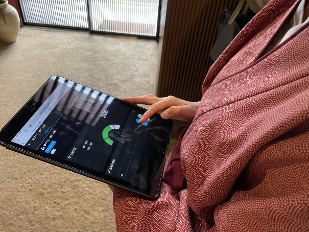 ホテカン備品に在庫数を打ち込む様子