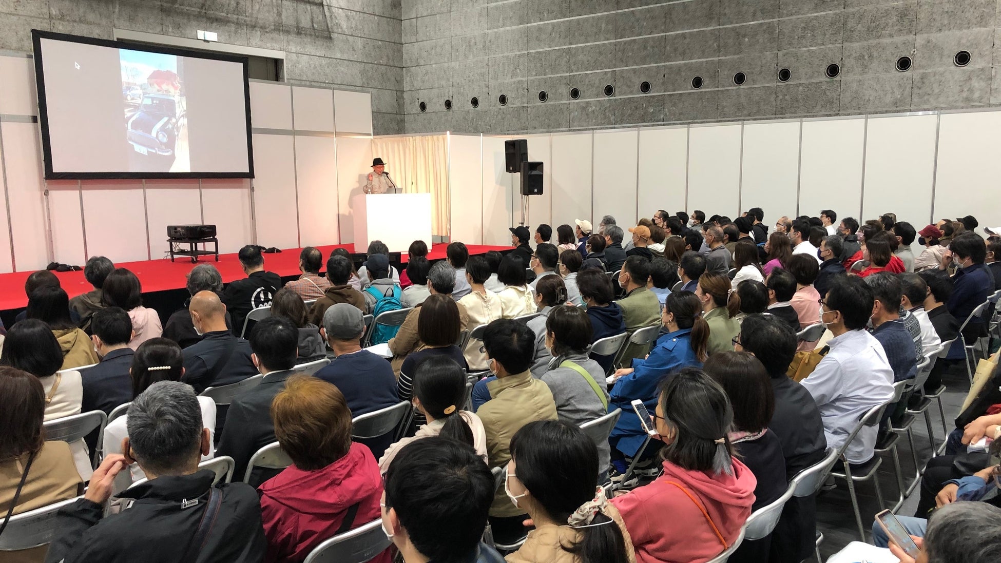 セミナー:久住昌之氏「孤独の旅グルメ、道草だっておいしいよ!」の様子