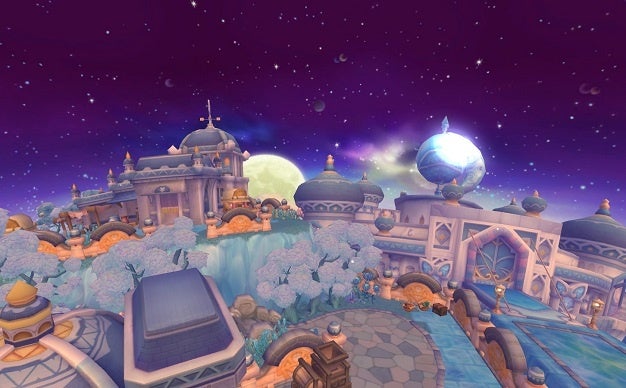 氷に囲われ幻想的な景色が広がる秘境、銀血の泊