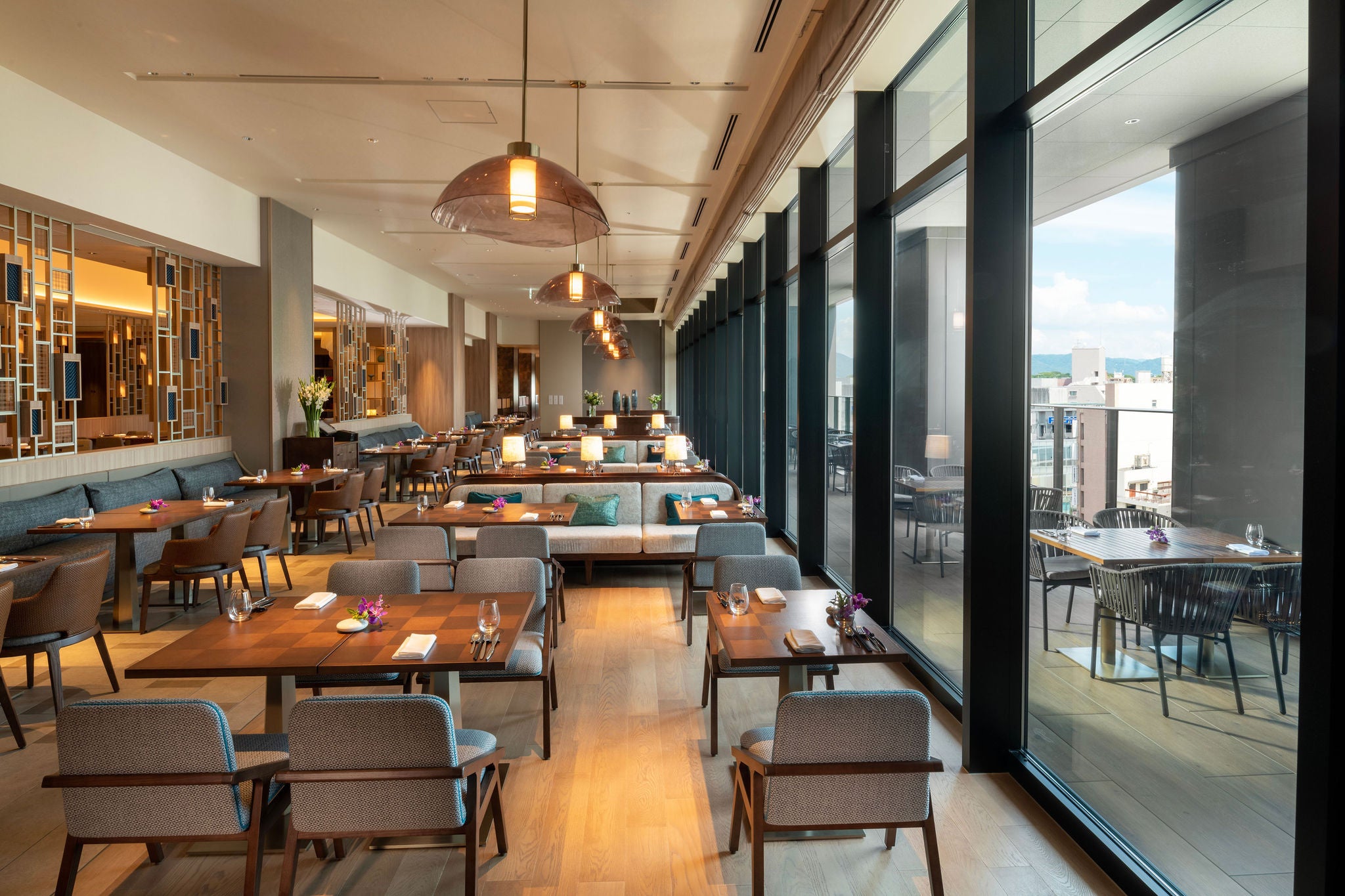 オールデイダイニング「モザイク」　内観