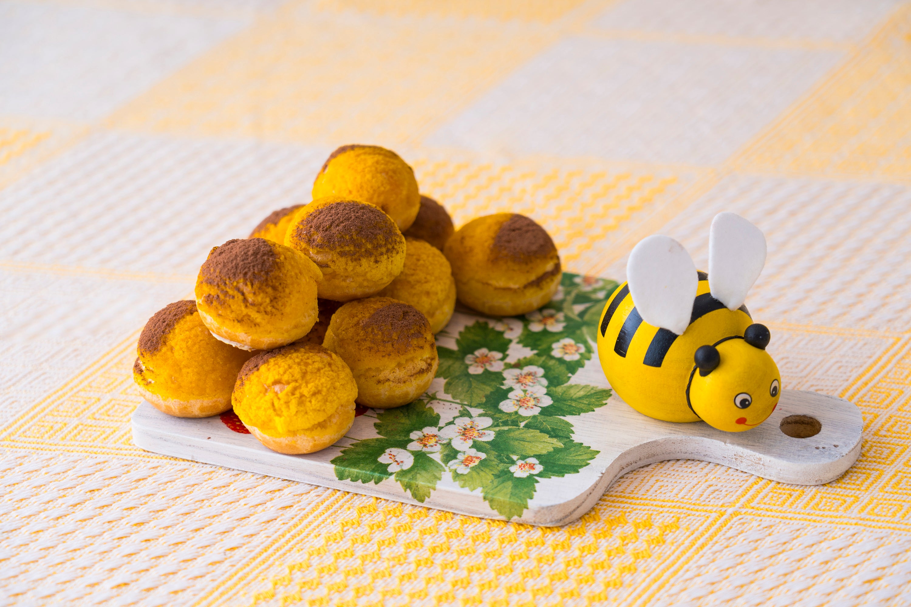 Beeシュークリーム