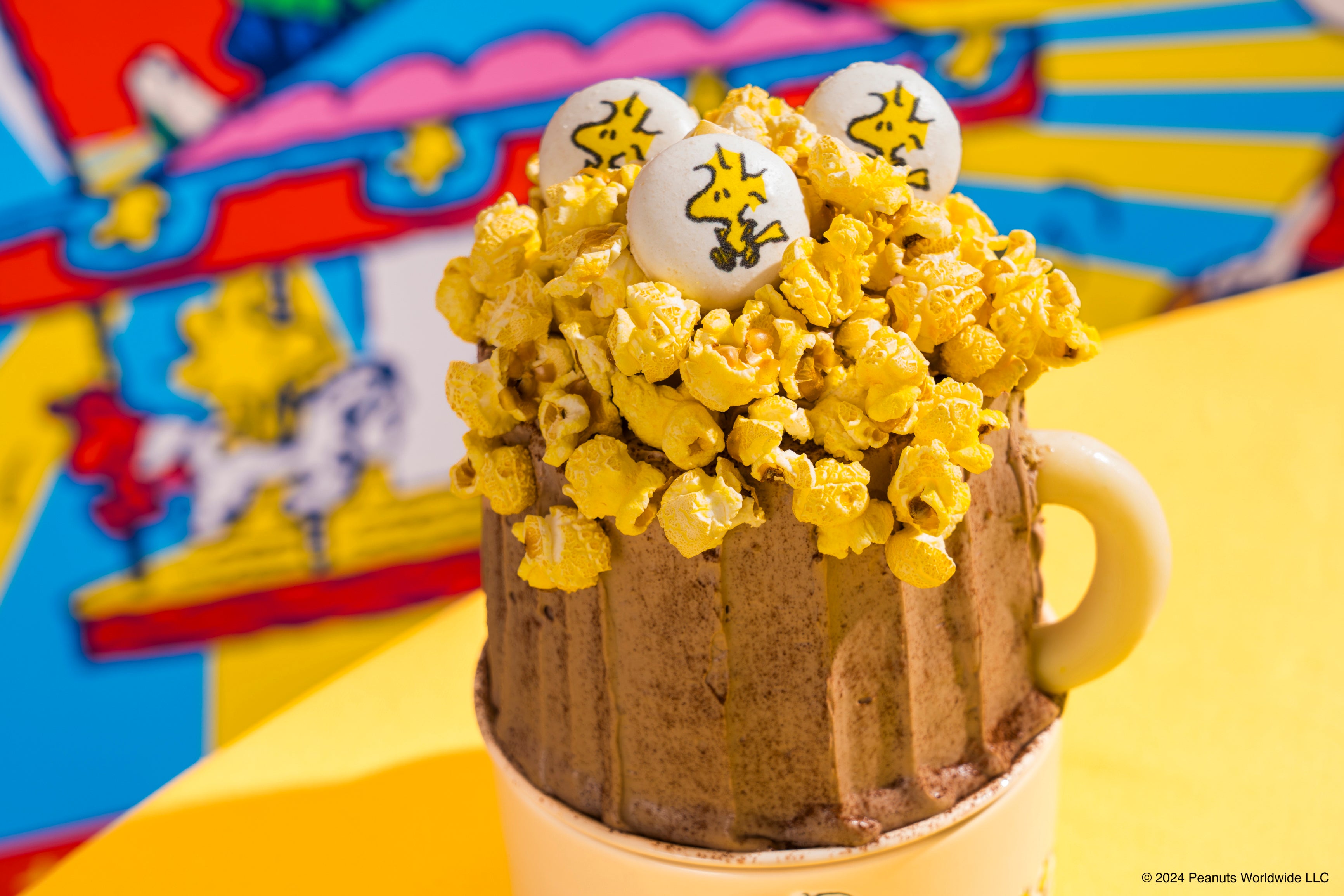 ウッドストックのルートビア風ポップコーンチョコレートケーキ