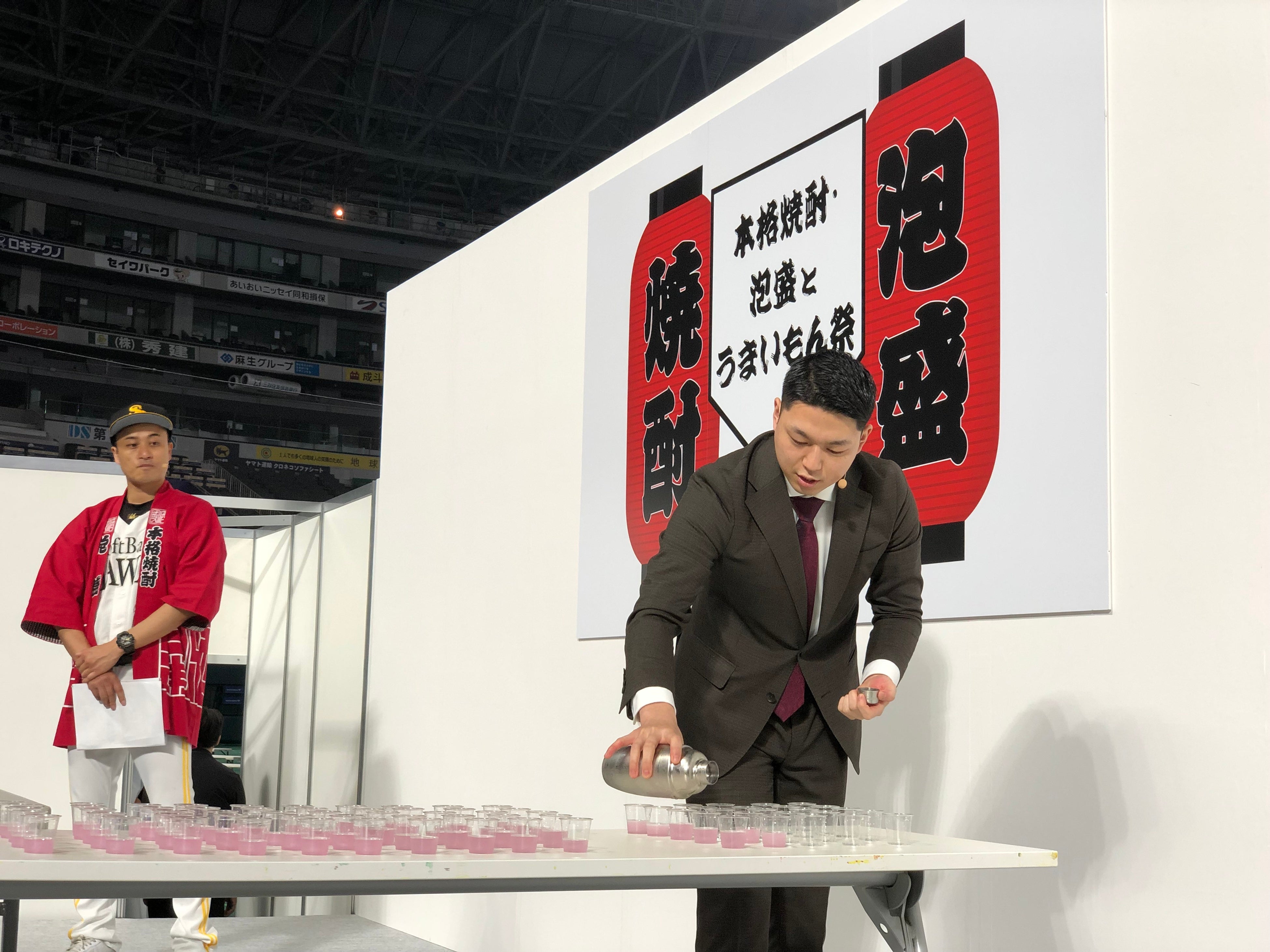 小坂駿さんによるカクテルショー