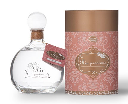 軸屋社長が手掛けた女性らしいおしゃれなデザインの 本格焼酎「Rin precious」