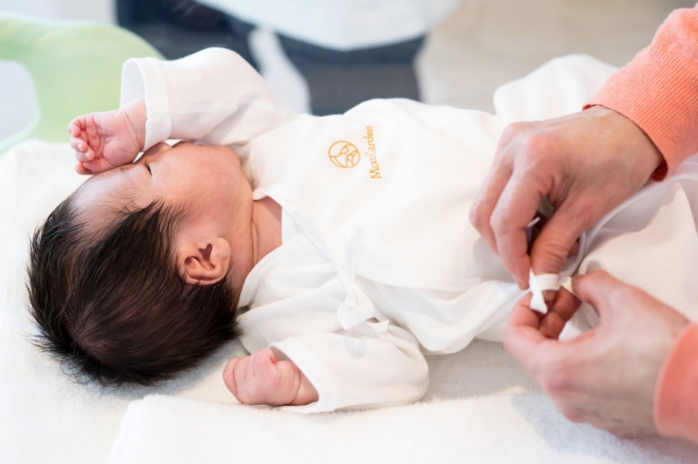 ホテル内のミキハウスの短肌着付きベビーウエアを使用