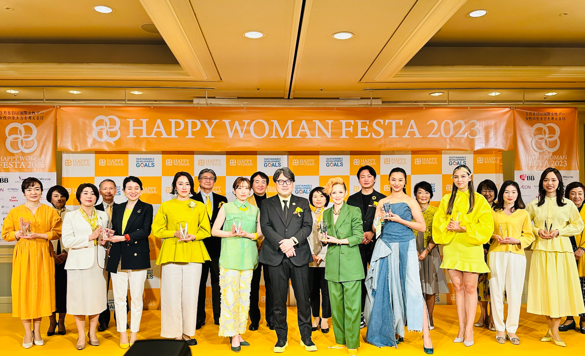 ＜受賞者とプレゼンター＞