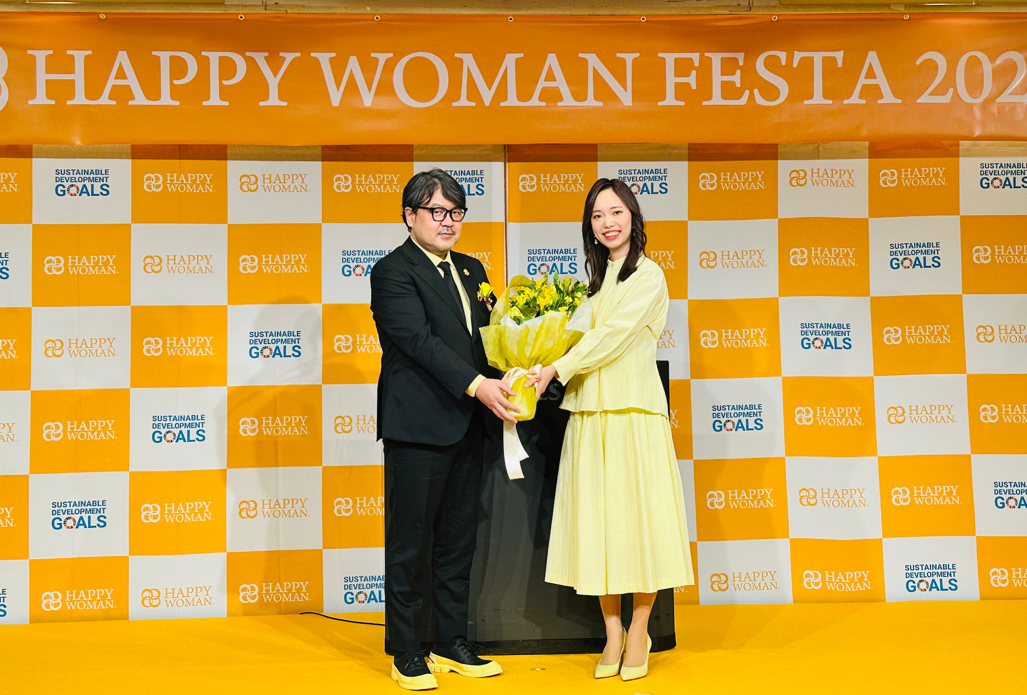 ＜HAPPY WOMAN実行委委員会 実行委員長 小川孔一 氏と株式会社マムズ　CEO　斎藤睦美＞